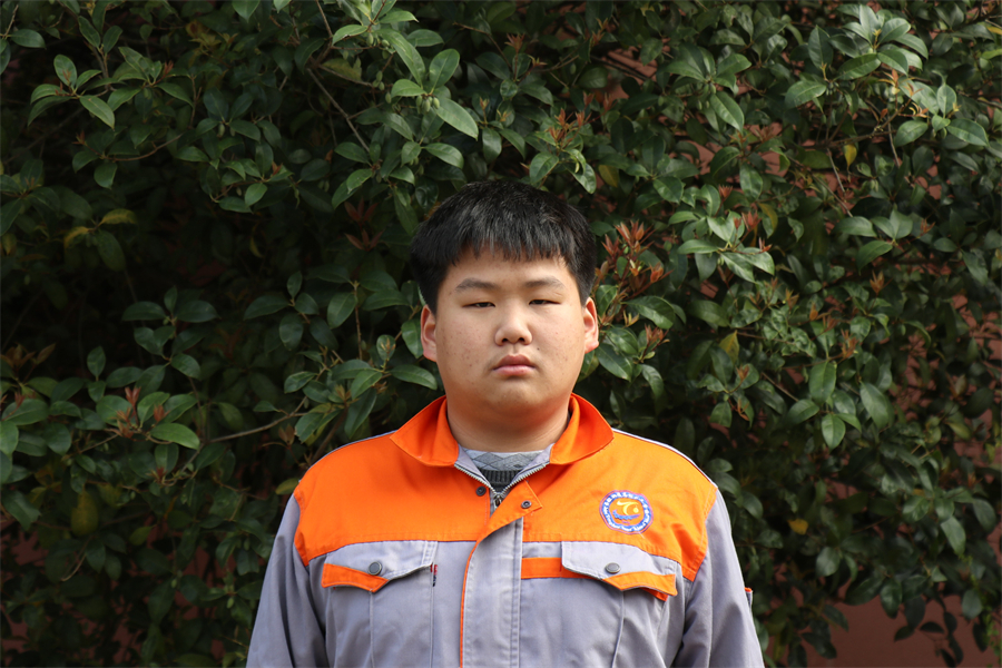 20汽车班何纪伟.jpg